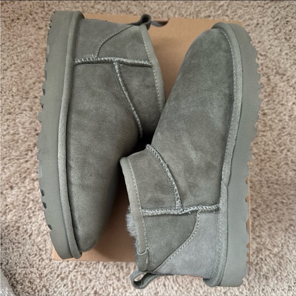 UGG Classic Ultra Mini Boots - Picture 11 of 12
